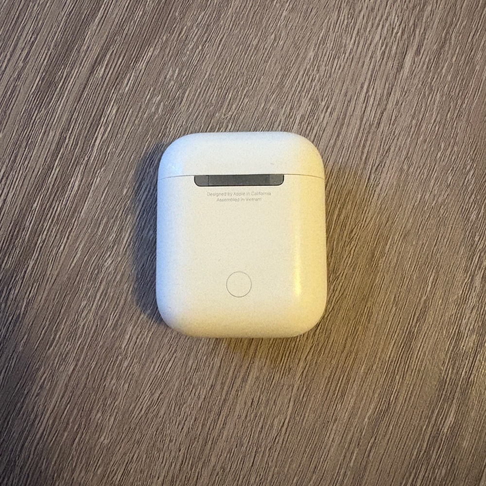 Apple AirPods 2nd generation Charging Case ***Case only